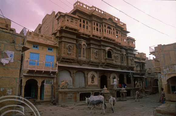 T03021. Old Haveli. Jaisalmer. Rajasthan. India. November 1991