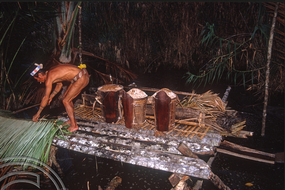 T03805. Refining sago. Mentawai Islands. Indonesia. 21st June 1992