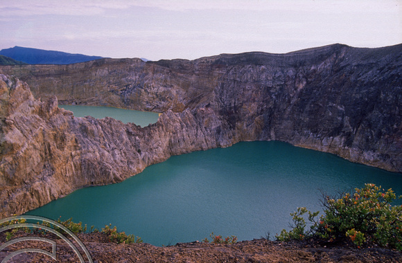 T04111. The coloured lakes. Mount Kelimutu. Moni. Flores. Indonesia. 10th September 1992