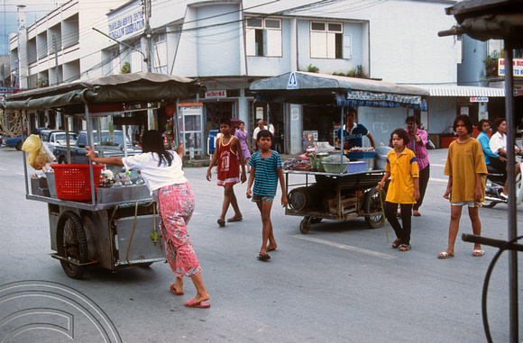 T03481. Setting up Hawkers night stalls. Krabi. Thailand.  29th April 1992