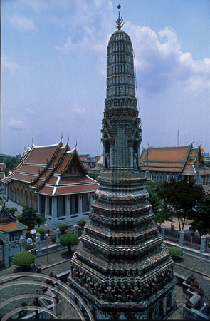 T03416. Temple of the Dawn (Wat Arun). Bangkok. Thailand.  16th April 1992