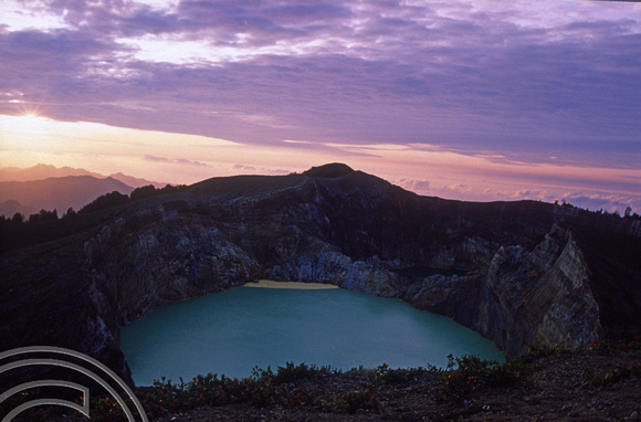 T04082. Dawn over Mount Kelimutu. Moni. Flores. Indonesia. 10th September 1992