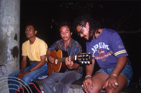 T04115. Playing guitar in Teddy's Bar. Kupang. Timor. Indonesia. 14th September 1992