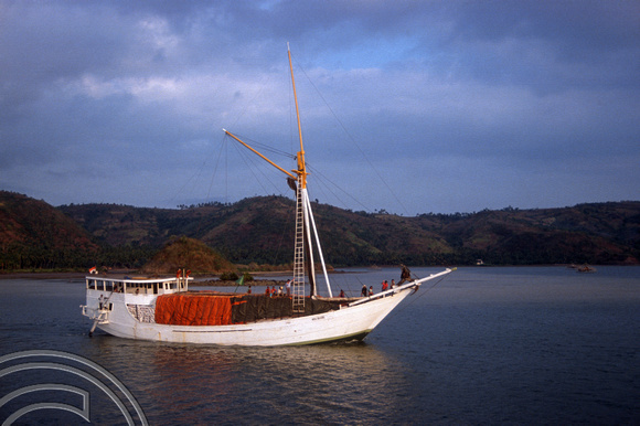 T03997. Pinisi schooner in the harbour. Labuan Lombok. Lombok. Indonesia. 27th August 1992