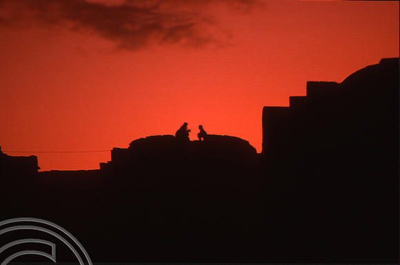 T03025. Sunset chat. Jaisalmer. Rajasthan. India. November 1991