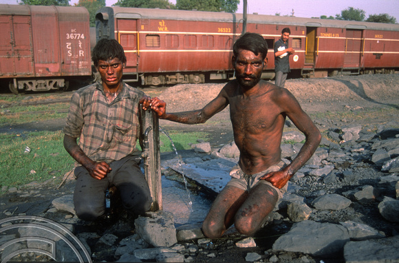 T02967. Washing after loading coal by hand at the loco depot. Jaipur. Rajasthan. India. 30th October 1991