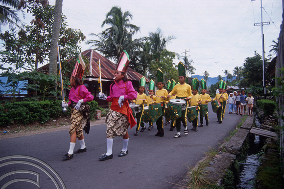 T03904. Boy drummers. Maninjau. West Sumatra. Indonesia. 26th June 1992