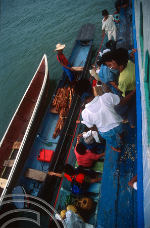 T03725. Arriving in Siberut by transfer to small boats. Padang. West Sumatra. Indonesia.  16th June 1992