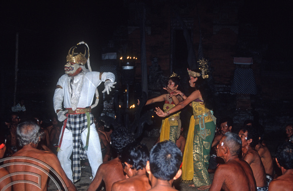 T03983. Dancer dressed as Hanuman. Ubud. Bali. Indonesia. August 1992