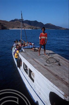 T04012. Ferrying people to Komodo. Indonesia. 2nd September 1992
