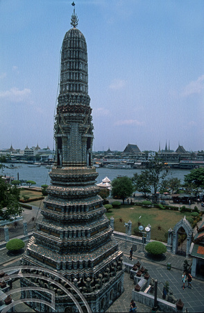 T03418. Temple of the Dawn (Wat Arun). Bangkok. Thailand.  16th April 1992