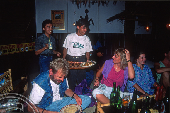 T03848. Last group meet in the Rondezvous. West Sumatra. Indonesia. 24th June 1992