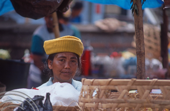 T03963. Woman in the market. Ubud. Bali. Indonesia. 30th July 1992