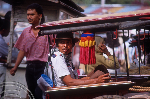 T03632. Dokar driver. The market. Bukittinggi. West Sumatra. Indonesia. 3rd June 1992
