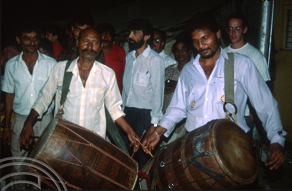T02877. Indian wedding procession. Drummers. Paharganj. Delhi. India. 16th October 1991