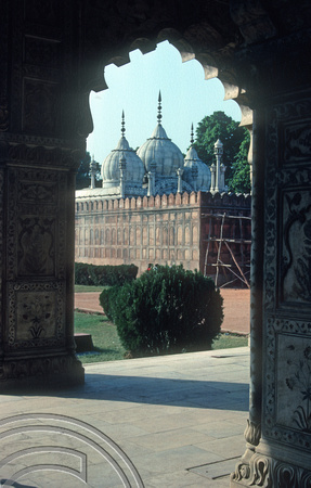 T02930. The Pearl Mosque. Red Fort. Delhi. India. 25th October 1991