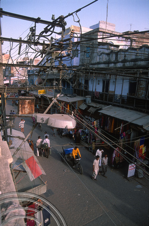 T02864. A mess of cables. Paharganj. Delhi. India. October 1991