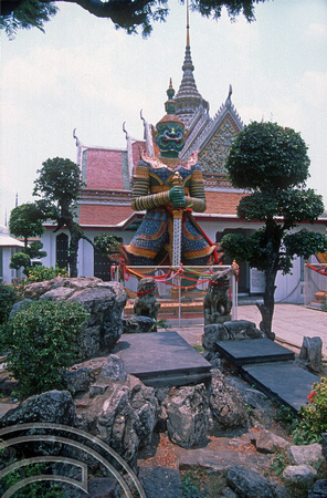 T03414. Temple of the Dawn (Wat Arun). Bangkok. Thailand.  16th April 1992