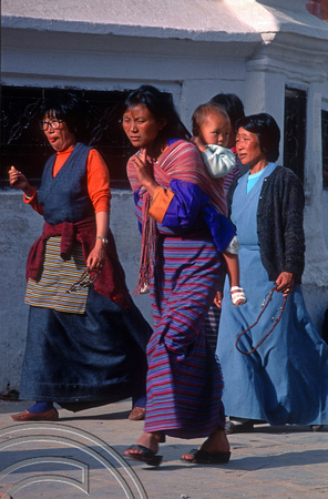 T03316. Tibetan women at the Stupa. Bodnath. Kathmandu Valley. Nepal. 14th March 1992