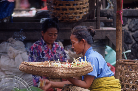 T03962. Woman in the market. Ubud. Bali. Indonesia. 30th July 1992