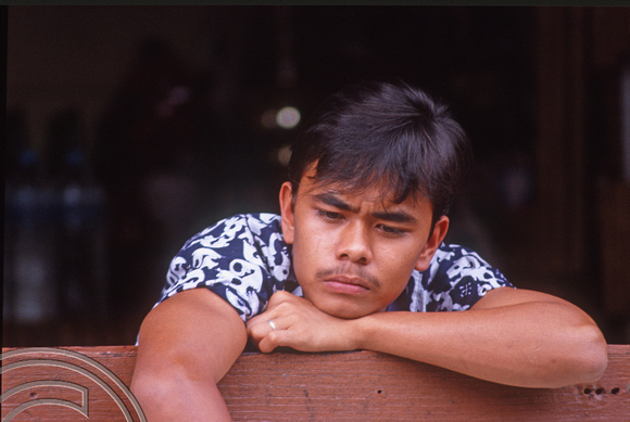 T03901. Eka at the Palantha. Maninjau. West Sumatra. Indonesia. 26th June 1992