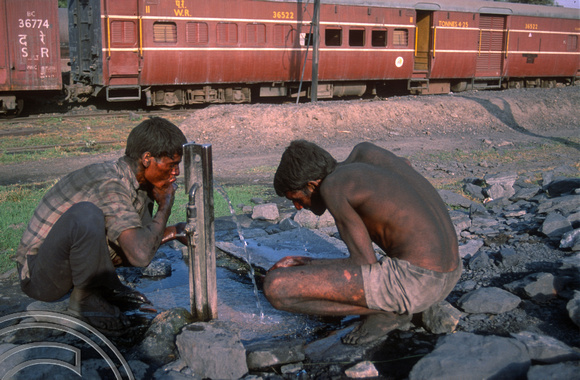 T02965. Washing after loading coal by hand at the loco depot. Jaipur. Rajasthan. India. 30th October 1991