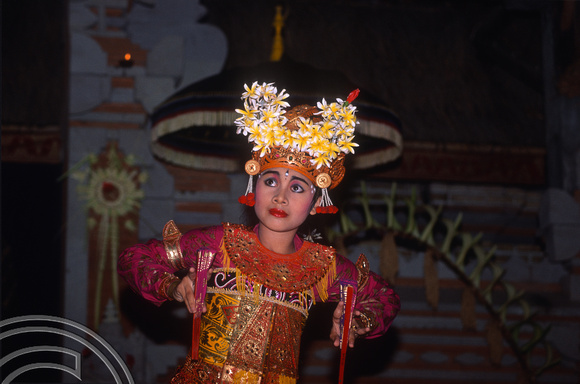 T4790. Female dancer. Ubud. Bali. Indonesia. December. 1994. jpg