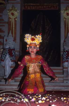 T4792. Female dancer. Ubud. Bali. Indonesia. December. 1994. jpg