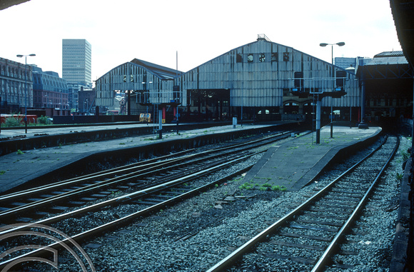 01080. Platforms 4-10. Manchester Victoria. 25.5.1990.