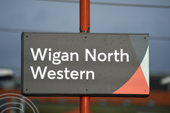 DG338703. Avanti WC branding. Wigan North Western. 17.1.20.