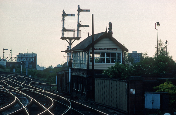 01099. Miles Platting Junction signalbox. 25.05.1990