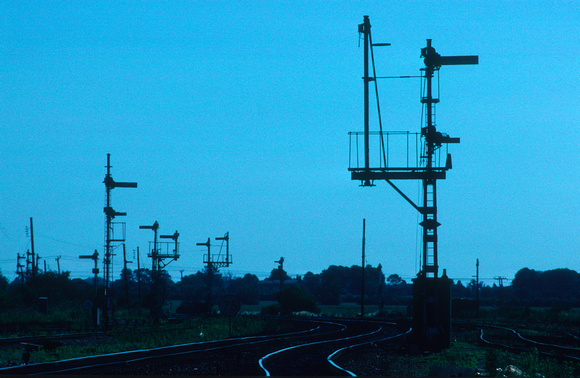 01260. Semaphore signals in their last weeks. Ely. 08.07.1990