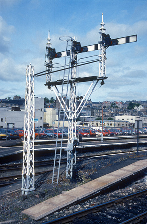 01300. Bracket semaphore signals. Stirling. 20.07.1990