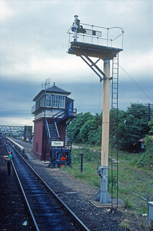 01355.  Signalbox & semaphores. Dyce.  21.07.1990