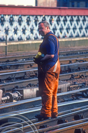 01391. Track repairs after a derailment. Glasgow Central.  22.07.1990