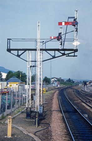 01422.  Bracket semaphore signal. Aviemore. 25.07.1990