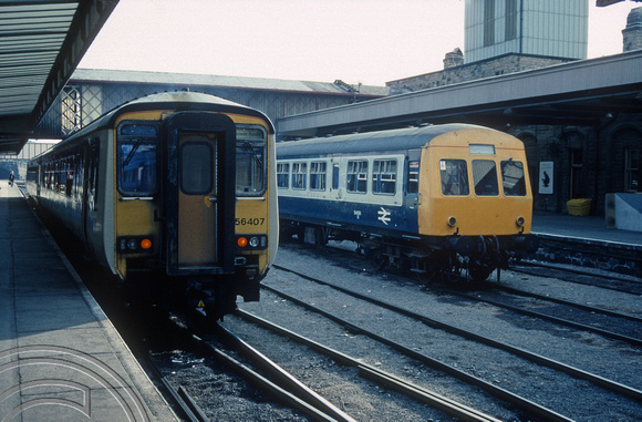 01494. 156407. 54091. 156 on a Manchester Piccadilly service.  Sheffield. 16.09.1990