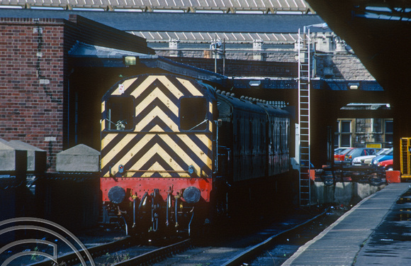 01519. 08819. Stabled in the Parcels Dock. Bristol Temple Meads. 23.09.1990