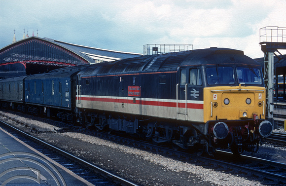 01520. 47528. Southbound mail train. Bristol Temple Meads. 23.09.1990
