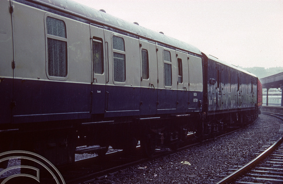 01522. 80709. 94050. Southbound mail train. Bristol Temple Meads. 23.09.1990