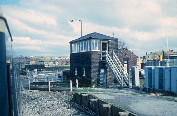 02010.  Daisyfield Crossing signalbox. Blackburn. 23.03.1991