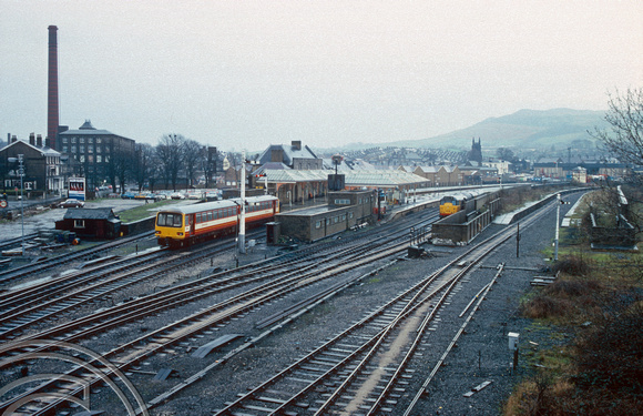 02105. View of the station. Skipton. 02.04.1991