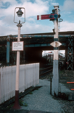 02151. Wooden post semaphore signal. Workington. 04.04.1991