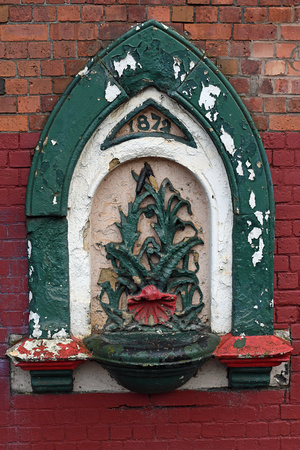 DG258145. Old water fountain. Widnes. 7.10.16