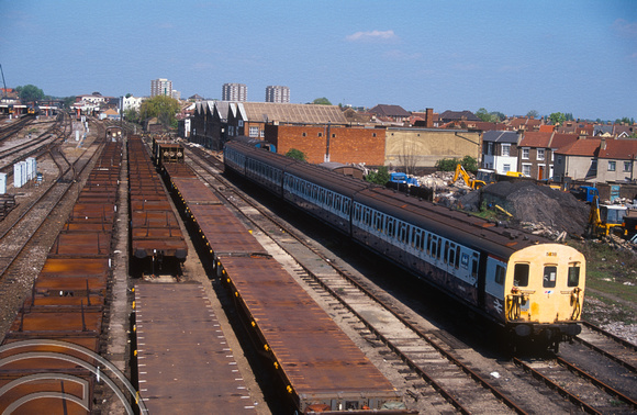 02316. 5439. Stored. Norwood Junction. 27.04.1991