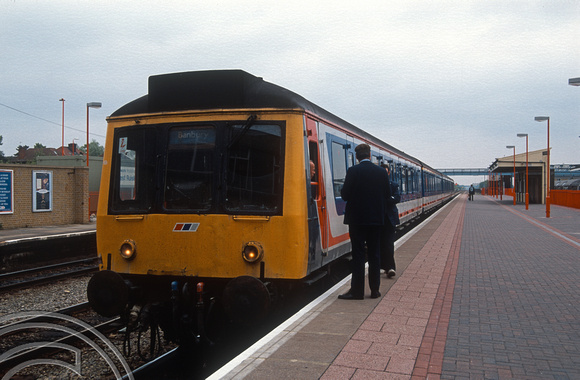 02371. 51888.  Marylebone - Banbury service. West Ruislip. 19.05.1991