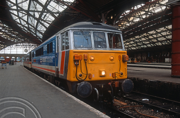 02563. 86401. Shunting the ECS for a Poole service. Liverpool Lime St. 17.06.1991