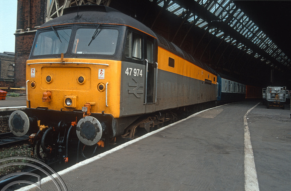 02841. 47974. Afternoon mail train. St Pancras. 28.07.1991