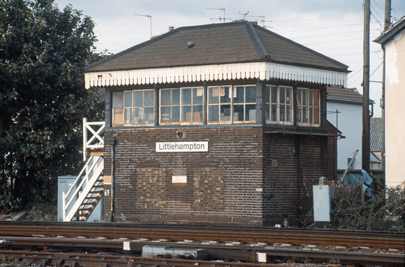 0168. Signalbox. Littlehampton. 15.10.1989.+
