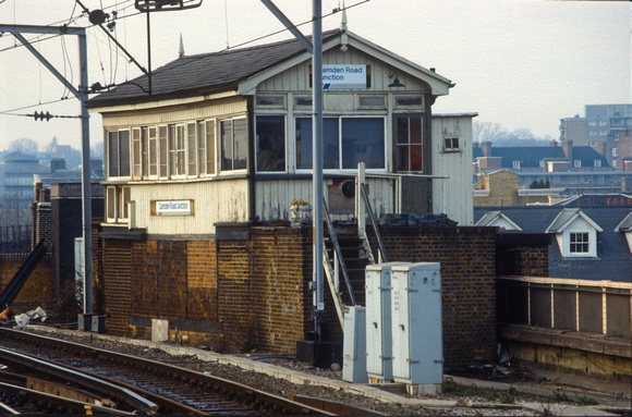0284. Camden Rd Junction signalbox. 10.12.1989